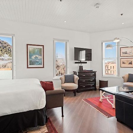 Independence Square Unit 303, Corner Studio With Premier Finishes, Downtown Location أسبن المظهر الخارجي الصورة