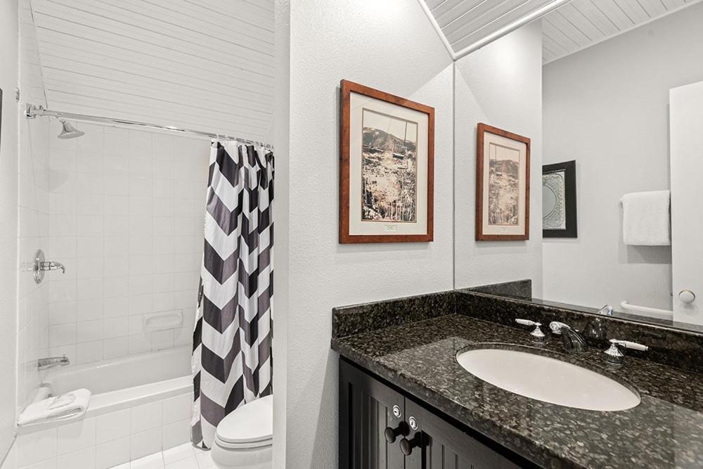 Independence Square Unit 303, Corner Studio With Premier Finishes, Downtown Location أسبن المظهر الخارجي الصورة